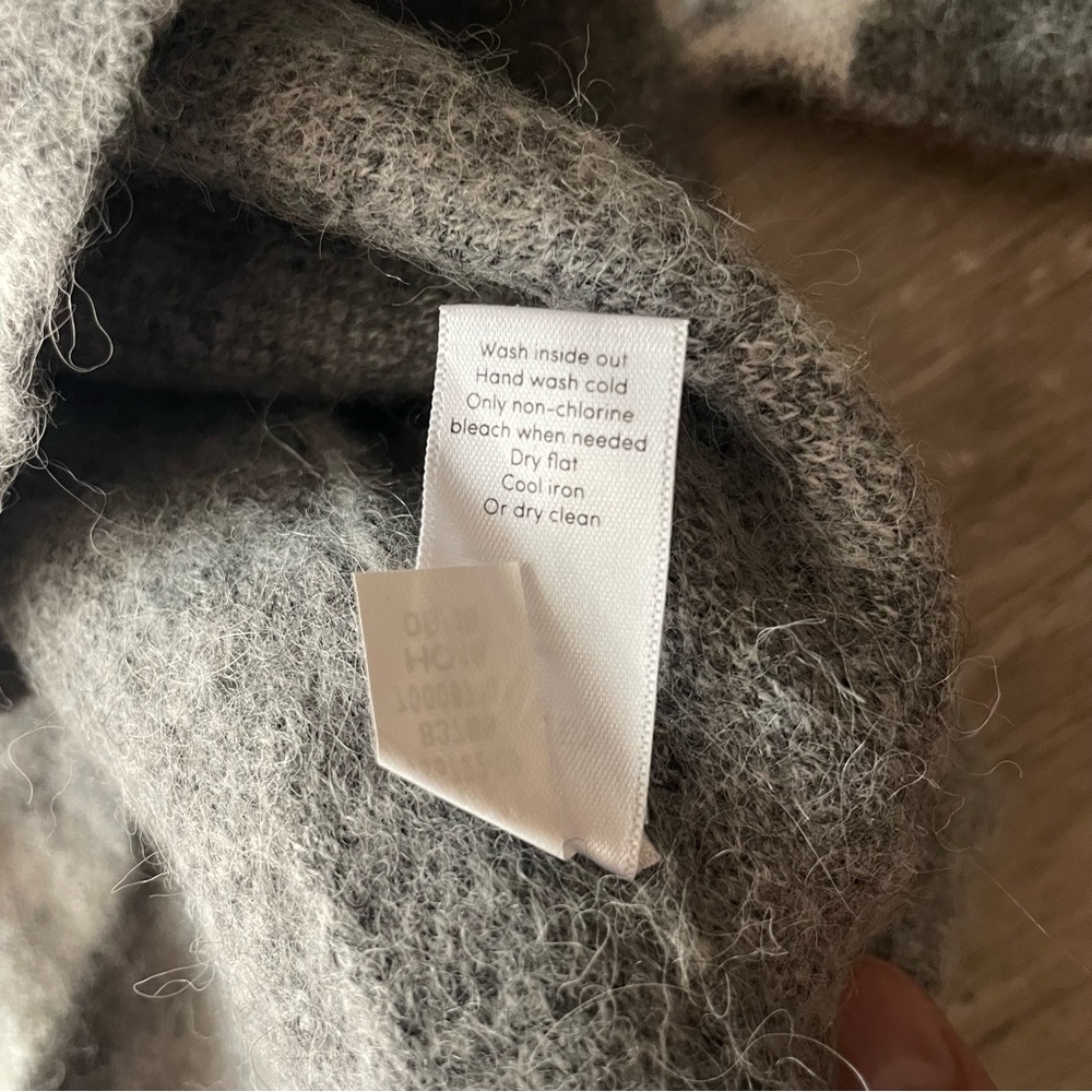 Medium Athleta Merino Wool Sweater in grey camo - Picture 8 of 8